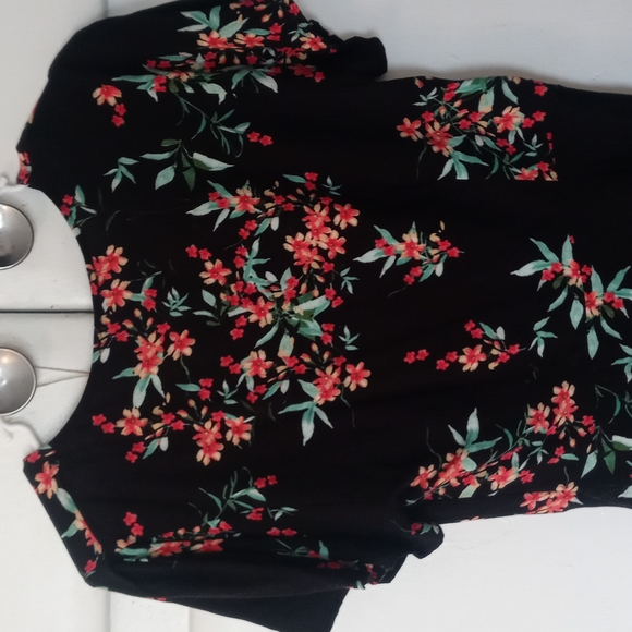 Floral blouse - Picture 6 of 7